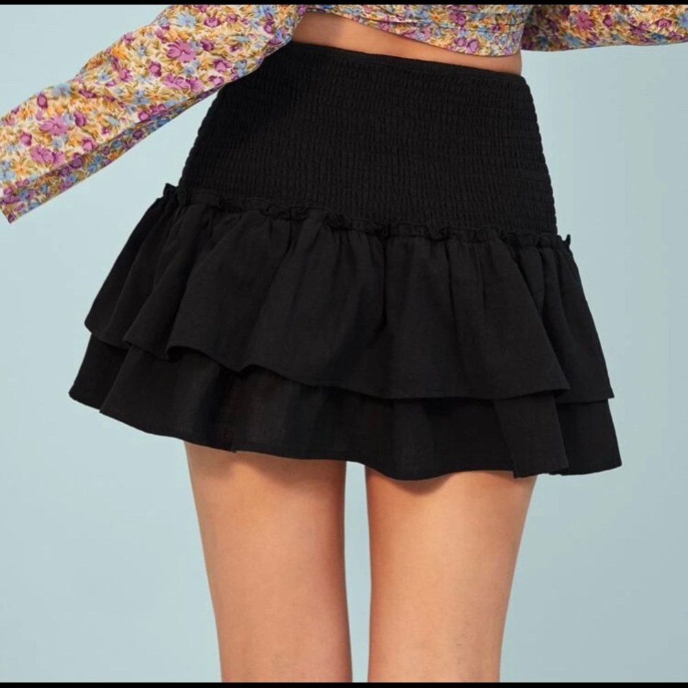 Trendy black skirt